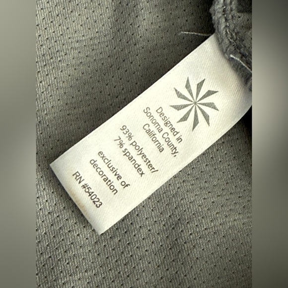 Athleta Shirt Open Back Breathable Stretch Womens S Gray Athleisure Casual EUC - Picture 8 of 16